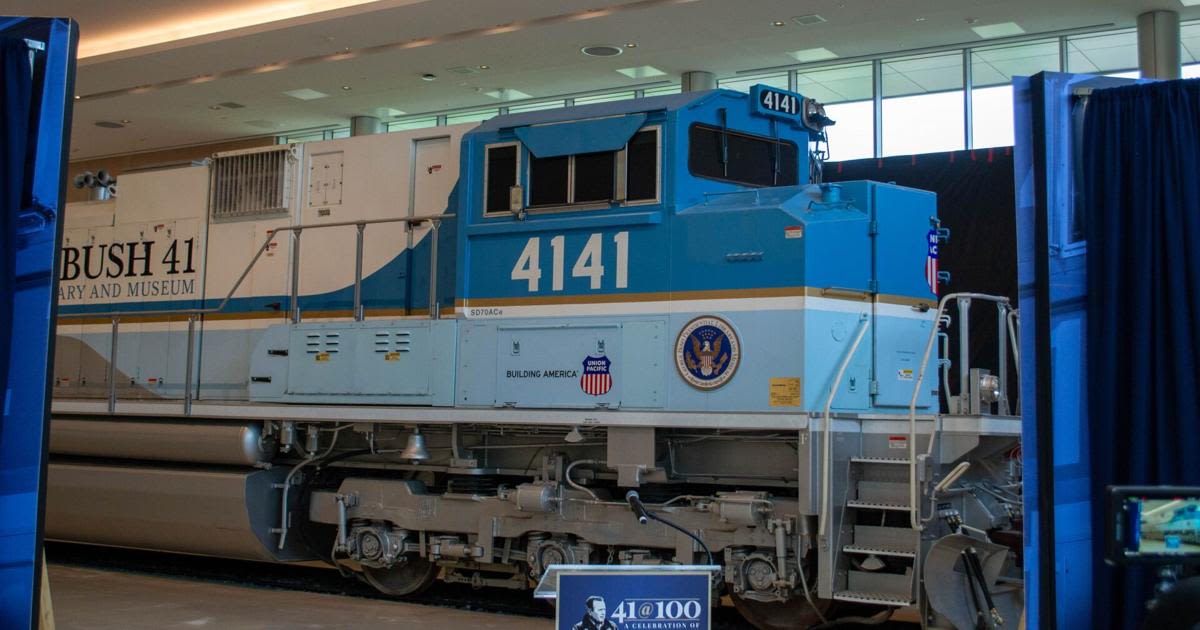 Bush 41 Locomotive unveiled in soon-to-open presidential library exhibit