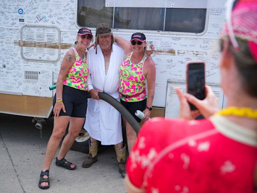 RAGBRAI makes a stop in Griswold, Iowa, bringing riders into 'National Lampoon's Vacation'