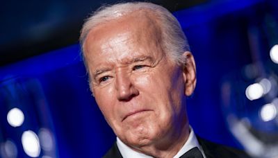 Biden se burla de las deudas de Trump