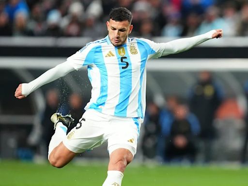 Por qué Leandro Paredes cedió su lugar a último momento en la formación de la selección argentina ante Costa Rica