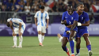 Definidas las semifinales de futbol en París; Francia sigue con vida