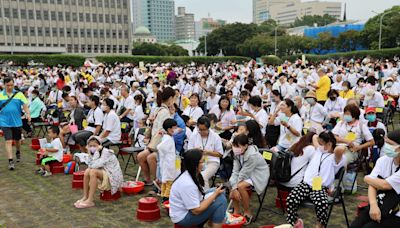 民進黨北市黨部宣傳「為父母洗腳」遭炎上 主委澄清：非主辦 - 鏡週刊 Mirror Media