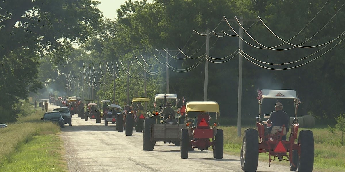 Over 100 antique tractors journey from Franklin to raise money for veterans