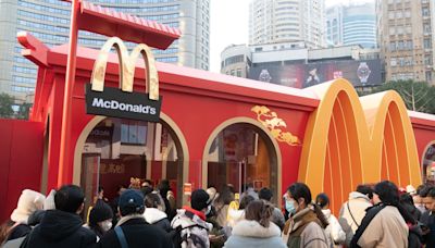 McDonald’s Supersizes China Bet as Corporate America Pulls Back