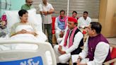 Akhilesh meets Atishi at hospital, blames Centre for water crisis