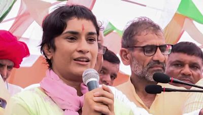 Vinesh Phogat Refused To Take PM Modi's Call After Paris Olympics? Congress Leader Makes Claim