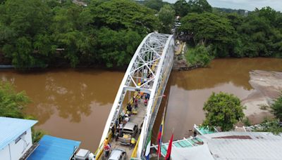 Colombia y Venezuela abren al paso de vehículos el cuarto puente en su frontera común