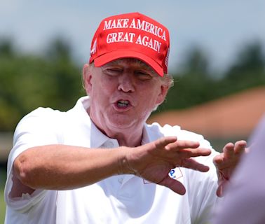 Filtran video de Trump atacando a Biden y Harris cuando jugaba golf - El Diario NY