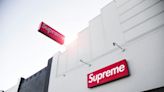 Supreme é vendida por US$ 1,5 bilhão para empresa que é dona da Ray-Ban e Oakley