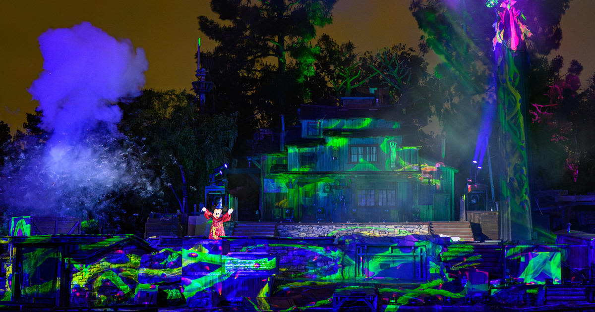 Disneyland's "Fantasmic!" nighttime show reopens after yearlong closure