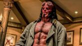 David Harbour conserva una foto enmarcada de Hellboy para mantenerse humilde