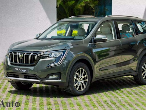 Mahindra reduces price of XUV700 AX7 range now starts with INR 19.49 Lakh - ET Auto