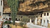 Setenil, el pueblo andaluz bajo un cielo de piedra que todo el mundo quiere visitar