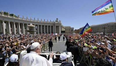 El Papa pide a los obispos que no admitan homosexuales en los seminarios: 'Hay demasiado mariconeo'