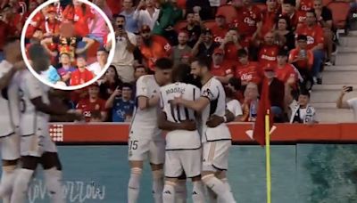 Lamentable: un niño hizo gestos racistas contra Tchouaméni en la celebración del gol al Mallorca