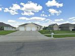 1105 Hiawatha St, Minot ND 58701