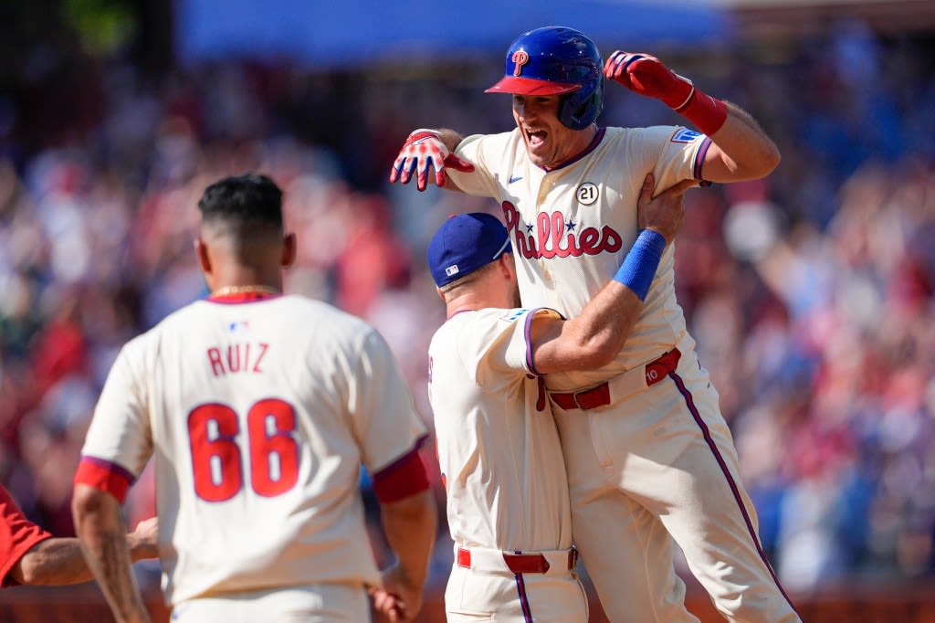 Mets drop rubber match to Phillies, fall behind in wild-card chase