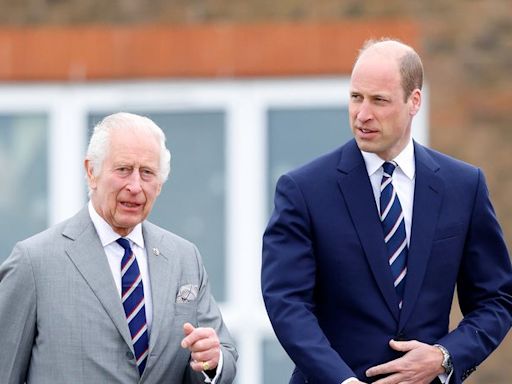 Príncipe William e Rei Charles III cancelam a agenda da semana