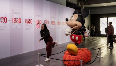 El ratón Mickey despliega su imperio de color y risas en el CCK