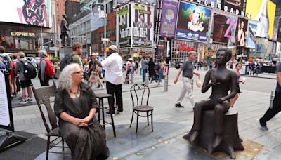 Bronze statue of Chicago playwright Lorraine Hansberry coming home