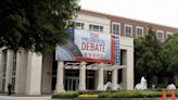 El debate desde dentro: dos podios, cronómetro de luces y mil periodistas en un estadio