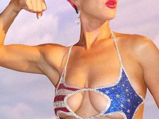 Katy Perry retorna com clipe extravagante de "Woman's World"