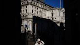 El Banco de Inglaterra mantiene su principal tasa de interés en el 5,25%