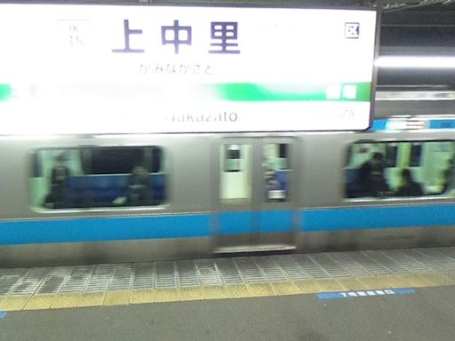 東京電車上發現有人持刀！乘客嚇壞急通報 JR京濱東北線停駛