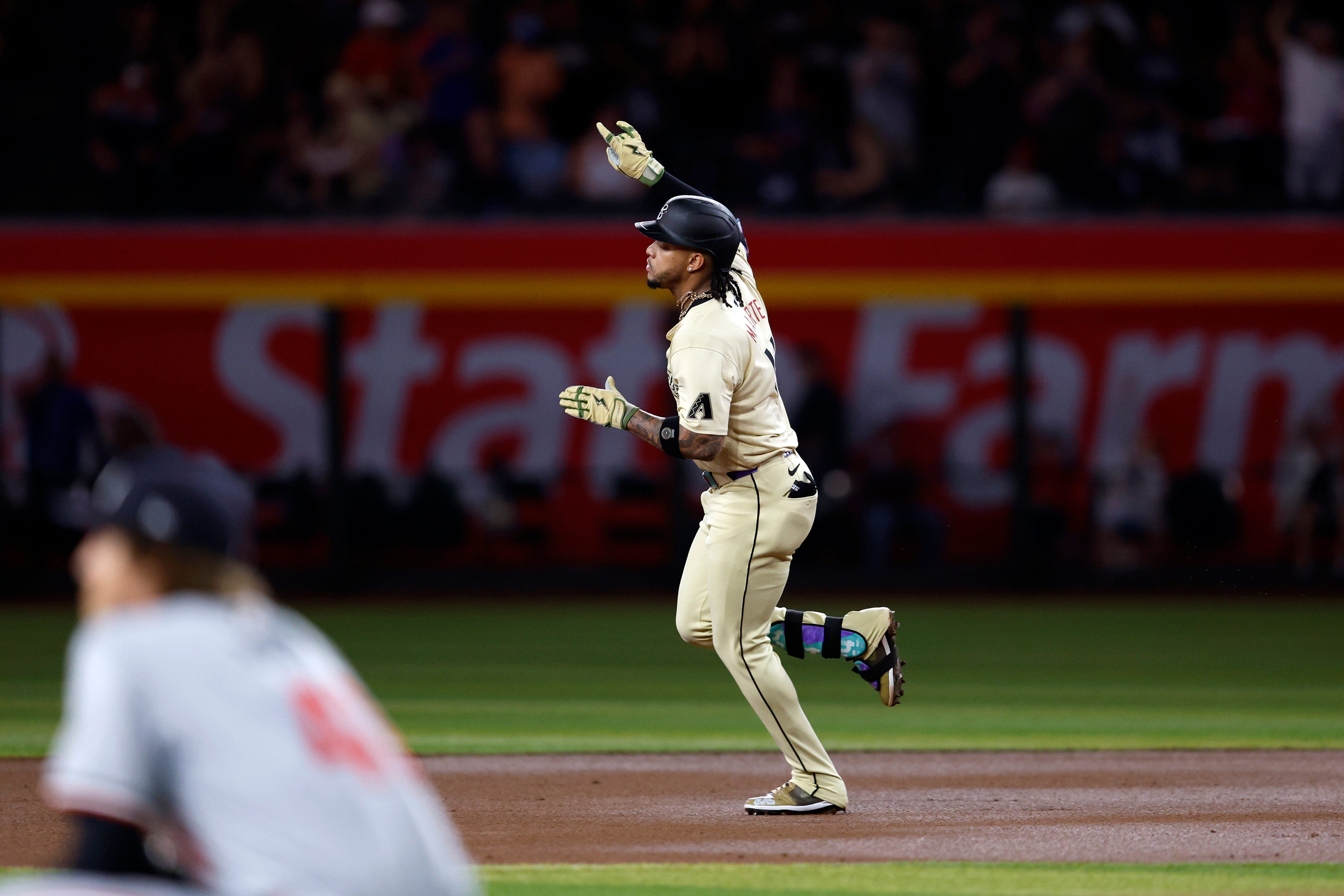 Arizona Diamondbacks hold off Minnesota Twins to win series opener