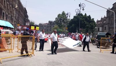 “¿Tampoco la merecían?”: exhiben al Gobierno de AMLO por quitar la Bandera del Zócalo para las marchas del Día del Trabajo | FOTO