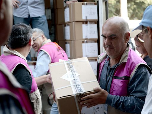 Foto de fila en un banco no prueba que gobierno mexicano paga a extranjeros para votar