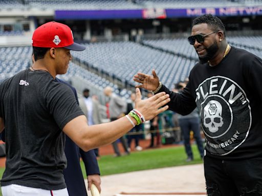 David Ortiz muestra fajo de dólares durante entrevista ante Juan Soto y pide a Yankees que lo firmen - El Diario NY