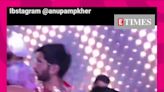 Hardik Pandya Sings 'Ruk Ja O Rani' With Anumpam At Ambani Bash | Entertainment - Times of India Videos