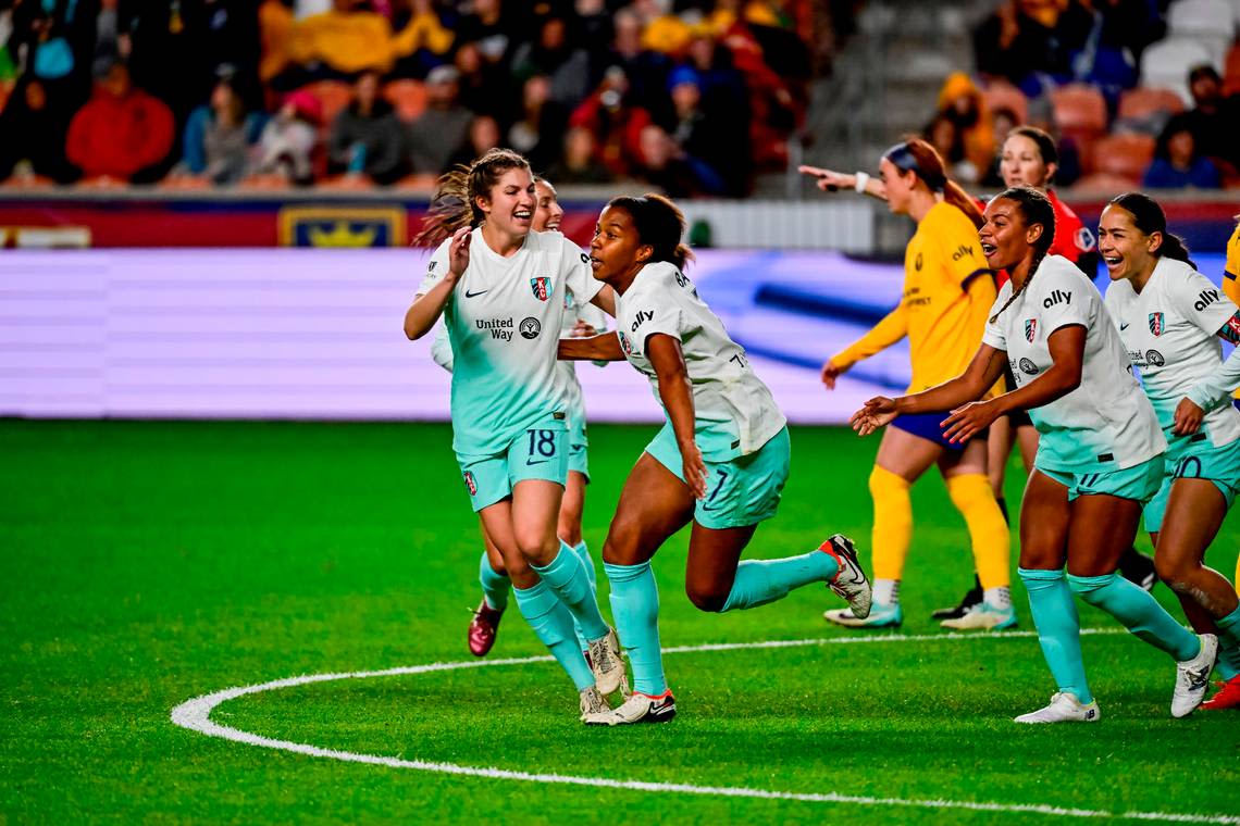 Kansas City Current’s unbeaten streak continues, while NWSL history was made Saturday