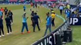 T20 World Cup - Viral Video: Fan Calls Pakistan Star "Fixer", Internet Says 'Bewakoof Log' | Cricket News