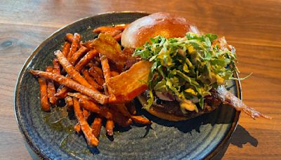 Eureka! brings good burgers and drinks to Tempe's Novus Place