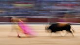 Jarocho sale a hombros por tres tandas de naturales, ante exigentes “fuenteymbros”