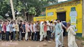 Urea Shortage Looms Large In MP Despite Shivraj Heading Agri; Farmers Wait In Long Queues For 7+ Hours, Yet Some Return...
