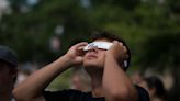 NY reparte gafas gratuitas para el primer eclipse solar en casi un siglo: aquí dónde