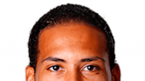 Van Dijk da leña a los 33