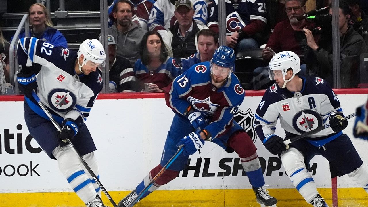 MacKinnon, Nichushkin lead 5-goal outburst in 3rd period, Avs rally for 6-2 win over Jets in Game 3