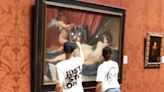 Dos activistas climáticos atacaron a martillazos la Venus del Espejo de Velázquez en la National Gallery de Londres