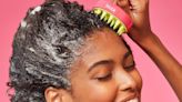 Escovas massageadoras: entenda os principais benefícios em ‘ativar’ o seu couro cabeludo