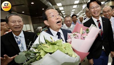 獨／與加藤鷹同機返台 謝長廷透露穩定台日關係要訣：不能高調