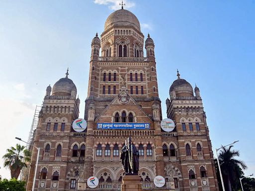 BMC delaying FIR in illegal cell tower collapse: Somaiya | Mumbai News - Times of India