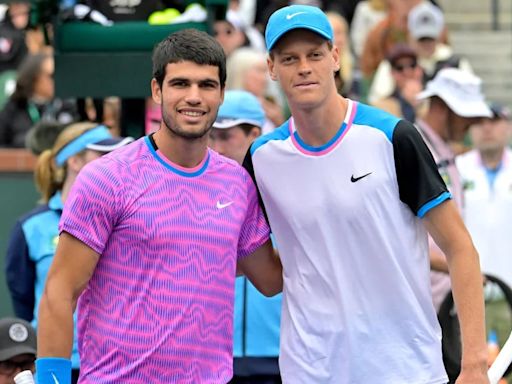 A qué hora juegan Alcaraz y Sinner en Roland Garros: horario y dónde ver el partido de semifinales