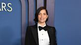 America Ferrera sorprende en la alfombra roja con este poderoso look masculino