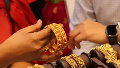 Gold Rate Falls In India: Check 22 Carat Price In Your City On October 02 - News18