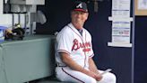 Braves' Snitker all laughs after foul ball to groin