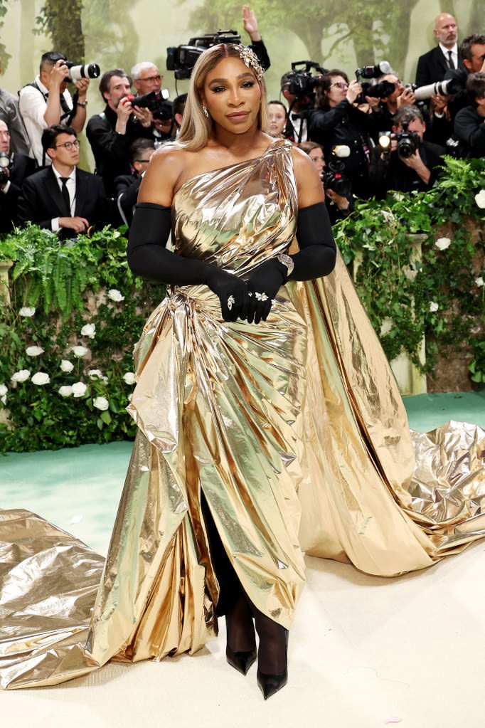 Serena Williams Glitters in Gold at the Met Gala